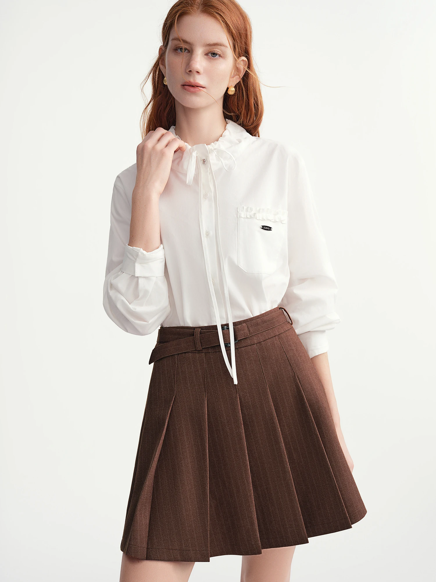 DUSHU Camicia da donna in cotone 100% con colletto in bosco bianco dolcemente increspato da donna comoda camicetta dal design retrò di nuovo arrivo 2025