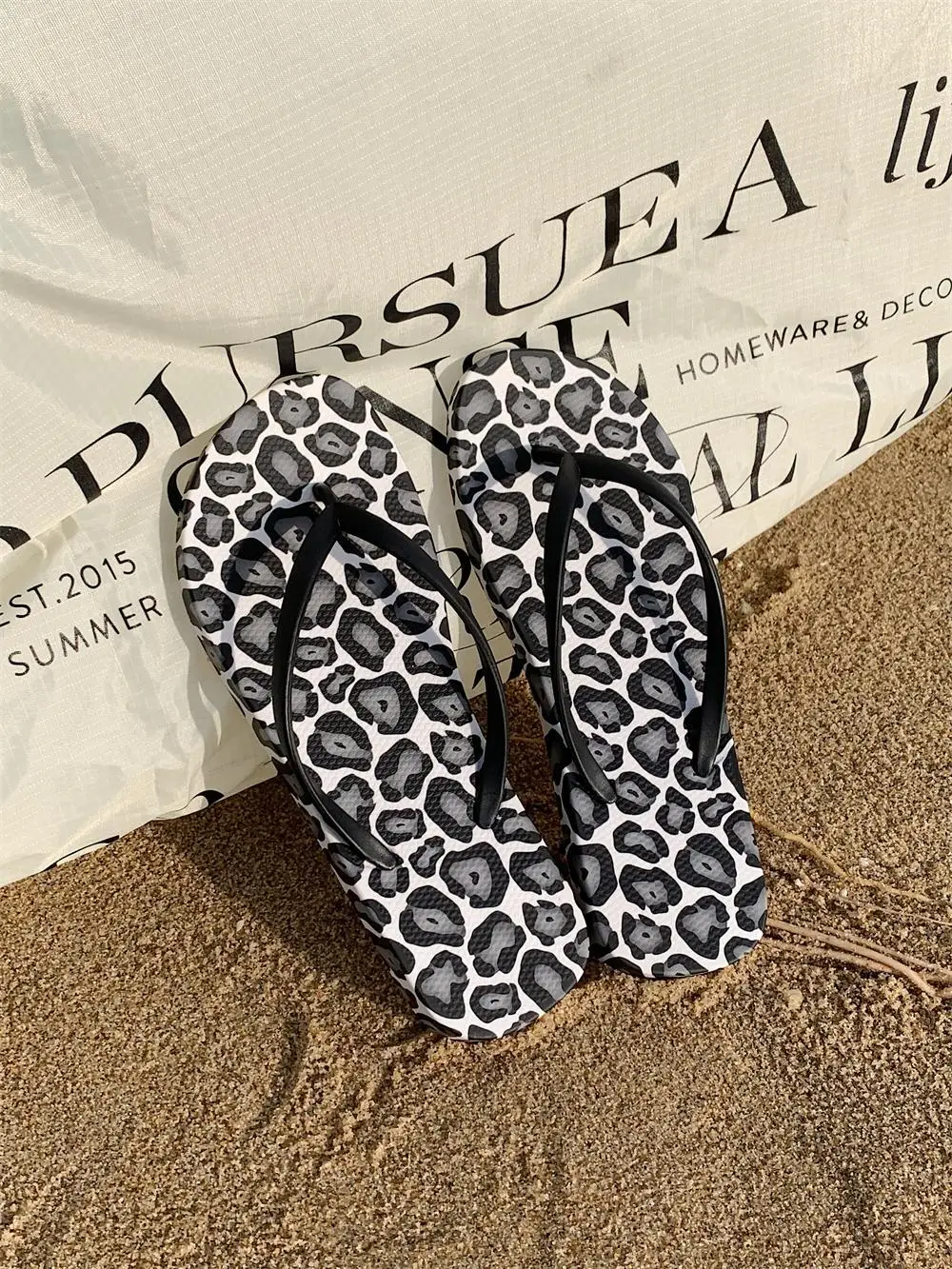 

Flip Flops For Women Instagram Style Leopard Print 2025 Summer Beach Vacation Beach Home Slippers Indoor Household Slippers