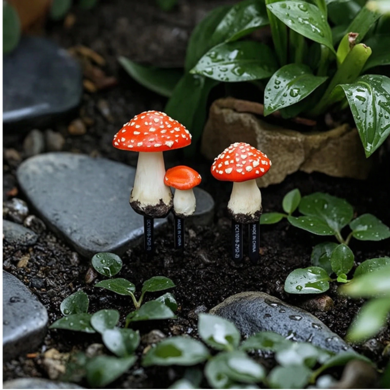 2 Pieces Fungus Garden Stake Flat Fungus Plant Stake Potted Plant Placards Waterproof Outdoor for Gardeners, Fairy Gardens