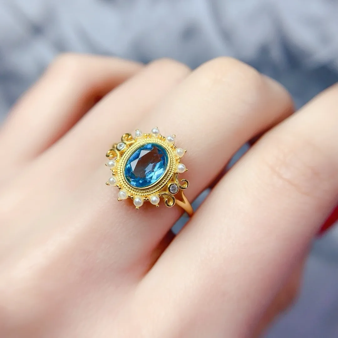 

Luxurious S925 Sterling Silver Ring with A Genuine Topaz A Fashionable and Elegant Designer Jewelry Piece for The Modern Woman