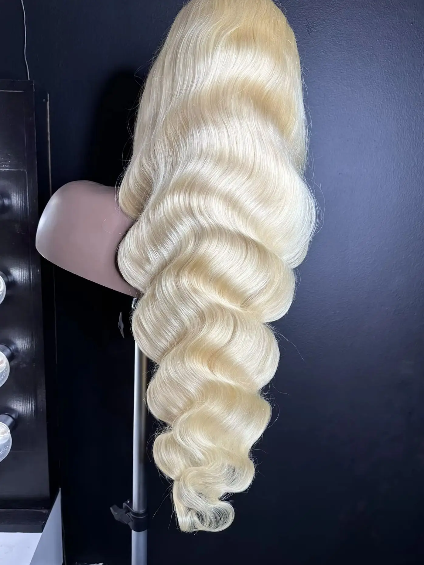 

613 Honey Body Wave Human Hair Wigs 13x6 HD Lace Frontal Wig Honey Blonde Human Hair Wigs Colored Human Hair Wigs for Women