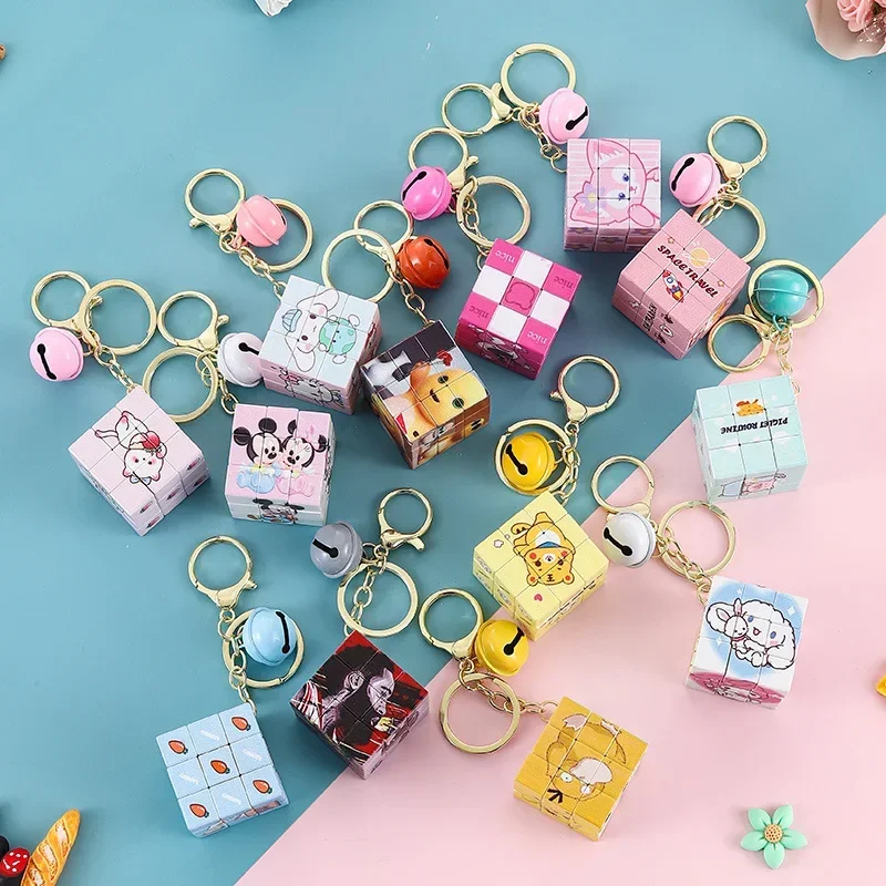 Miniso High-end and exquisite cartoon key chain statues, anime pendants, cute bags, claw machine key chain small gifts