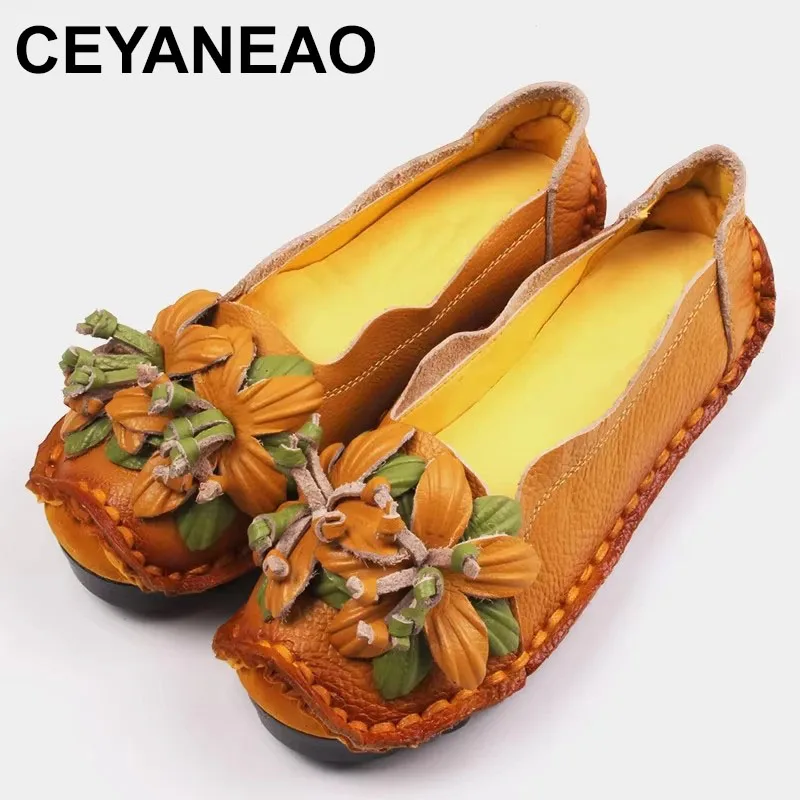 

2025 New National Wind Flowers Handmade Genuine Leather Shoes Women Retro Soft Bottom Flat Shoes Summer Canvas Ballet Flats
