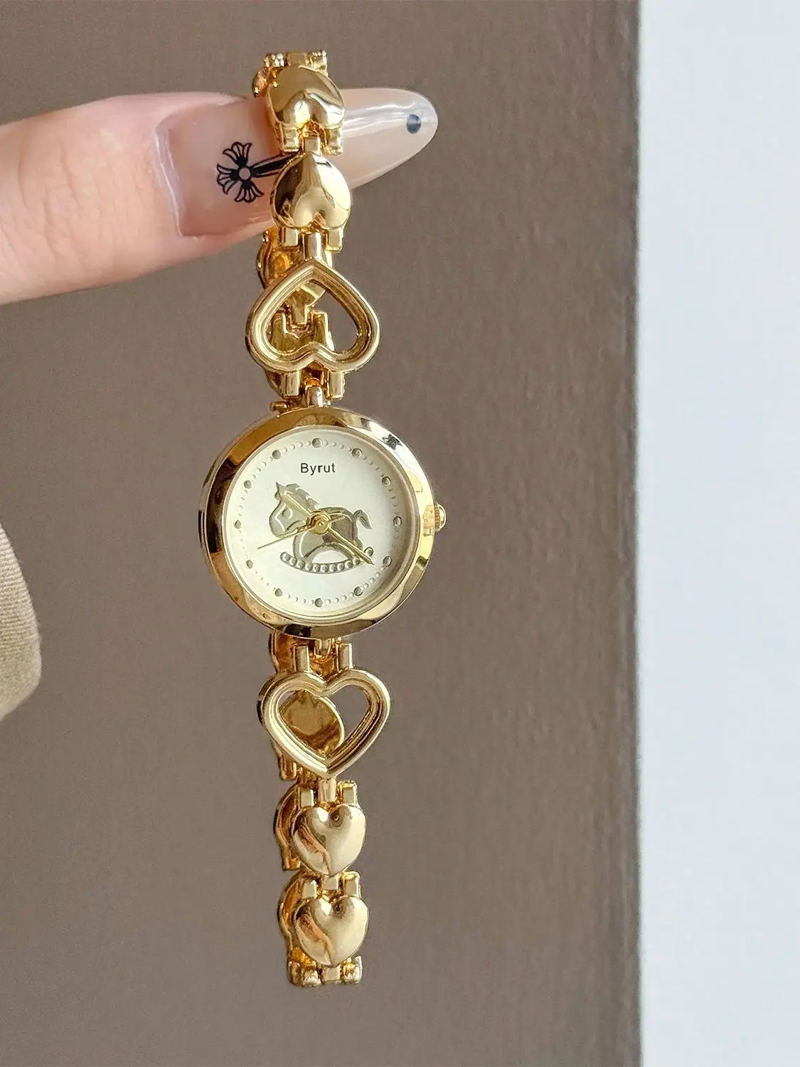 Fashion Casual Gold Women's Watch with Heart-Shaped Dial, Skeleton Bracelet, High-Quality Quartz Women's Watches Women's Gift