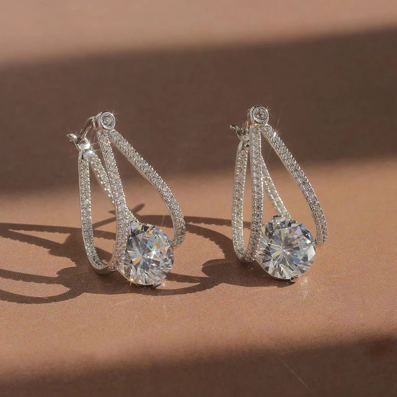 Huitan funkelnde silberne Farbe Creolen für Frauen Mode Vertrag Design Kristall cz Ohrringe Temperament weiblichen Schmuck