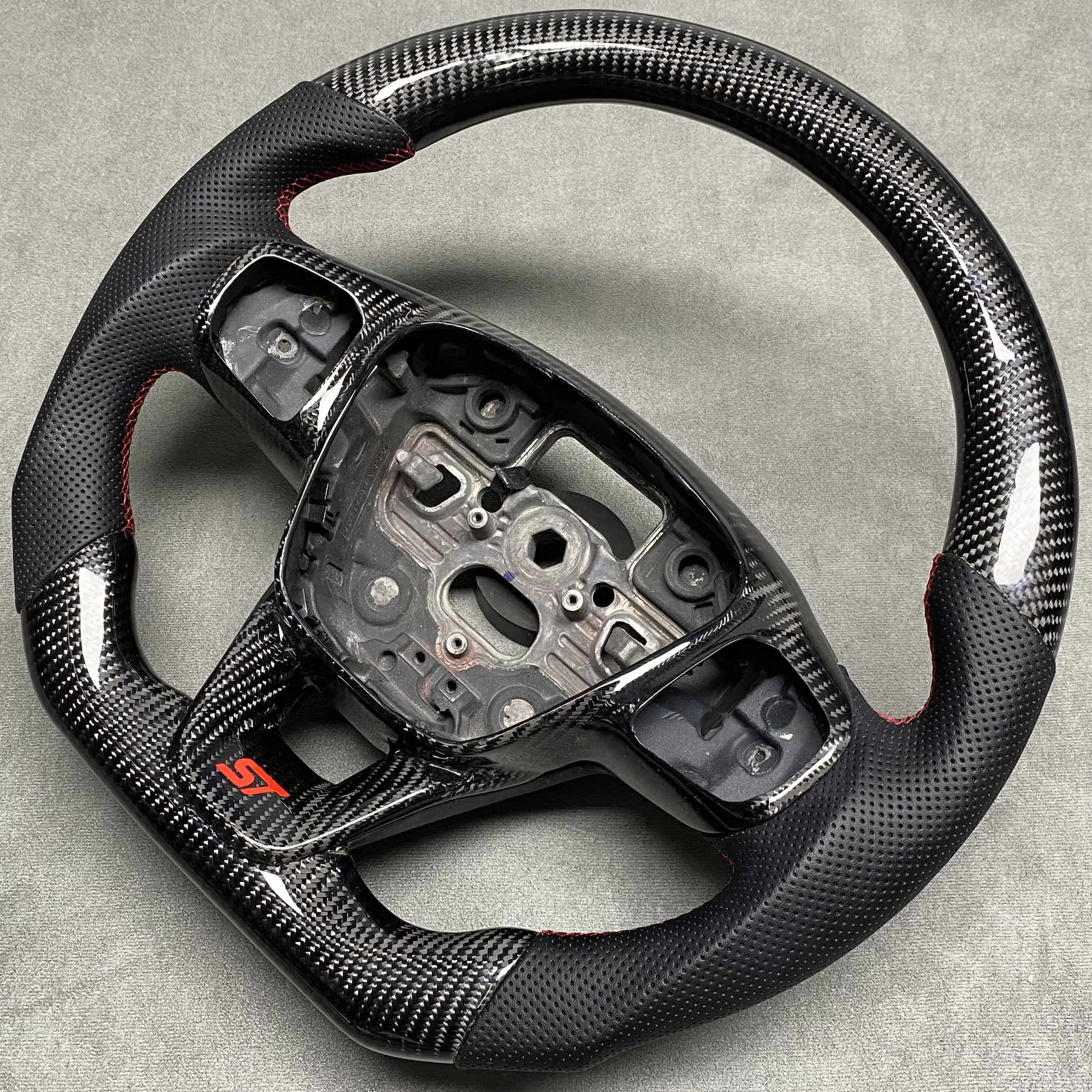 Customized carbon fiber steering wheel for Ford Focus MK4 ST RS 2019 2020 2021 2022 2023 LED display sports style