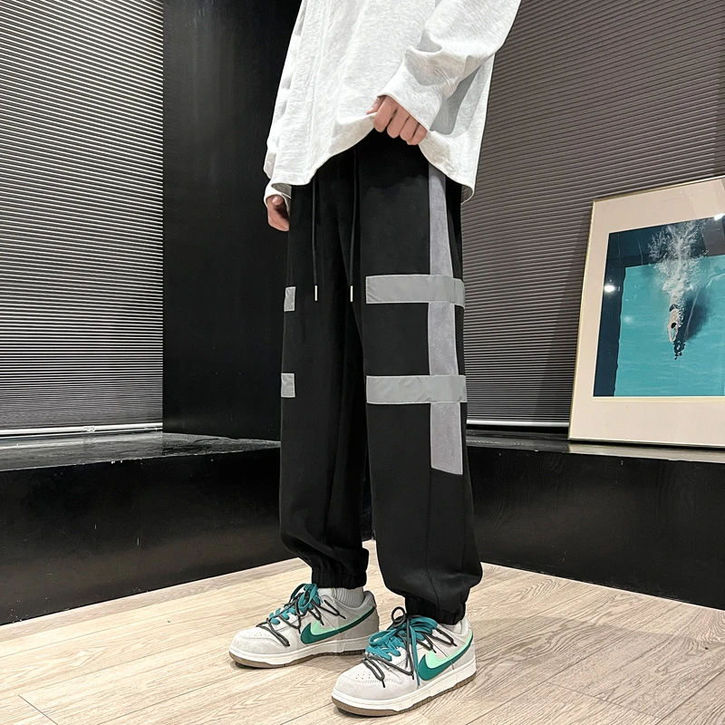 

Мужские повседневные спортивные брюки со светоотражающими полосами, весенне-осенние, свободного кроя, молодежные, стильные, модные, с манжетами, для отдыха