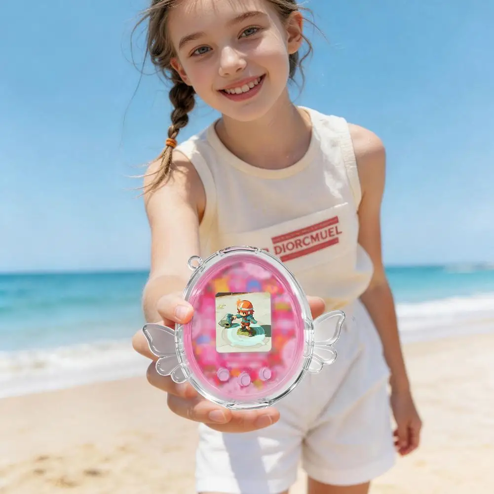 Robuste PC-Hülle für Tamagotchi, kombiniert mit einer transparenten Schutzhülle und einem Schreibtischständer mit Engelsflügeln, wasserabweisend und stoßfest. – Detail 13