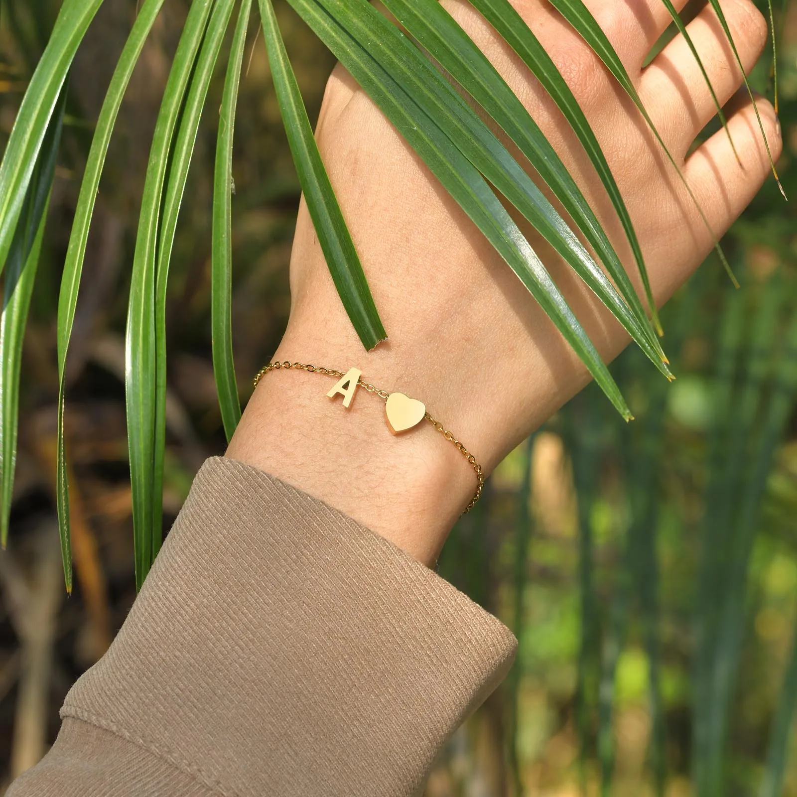 Dainty 26 Letters Initial A-Z Heart Chain Bracelets for Women Lady, Gold Color Plating Stainless Steel Cable Charm Wristband