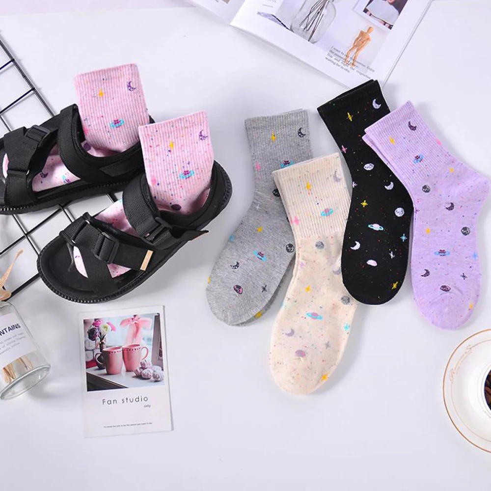 Calcetines deportivos con diseño de cielo estrellado para mujer, de algodón con medias cómodas diseño creativo de estrellas y luna, estilo Harajuku, Color caramelo