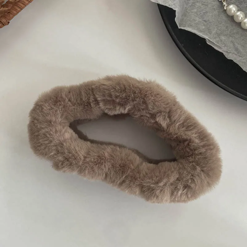 2024 plush hair clip large hair volume headdress autumn and winter back of the head hair clip hair clip shark clip hair accessor