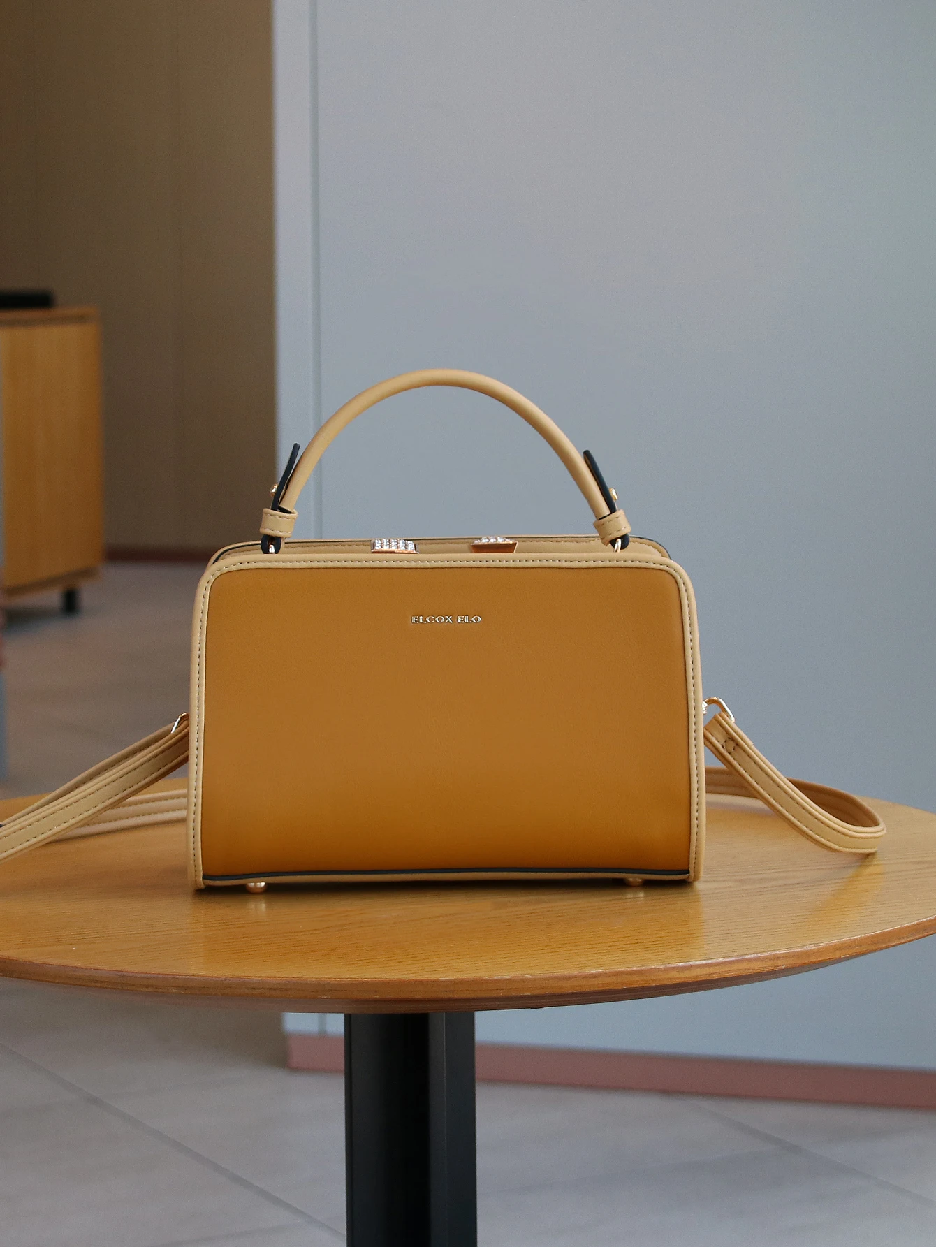 

2025 fashion Korean niche design new luxury small square box bag advanced texture atmosphere ladies handbag high-end commuter la