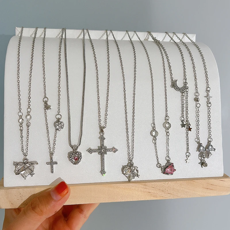 Conjunto de collar con colgante de cruz y lazo de corazón de cristal Y2K para mujer, collares de cadena de clavícula brillantes Kpop a la moda, joyería para niñas dulces, 8 Uds.