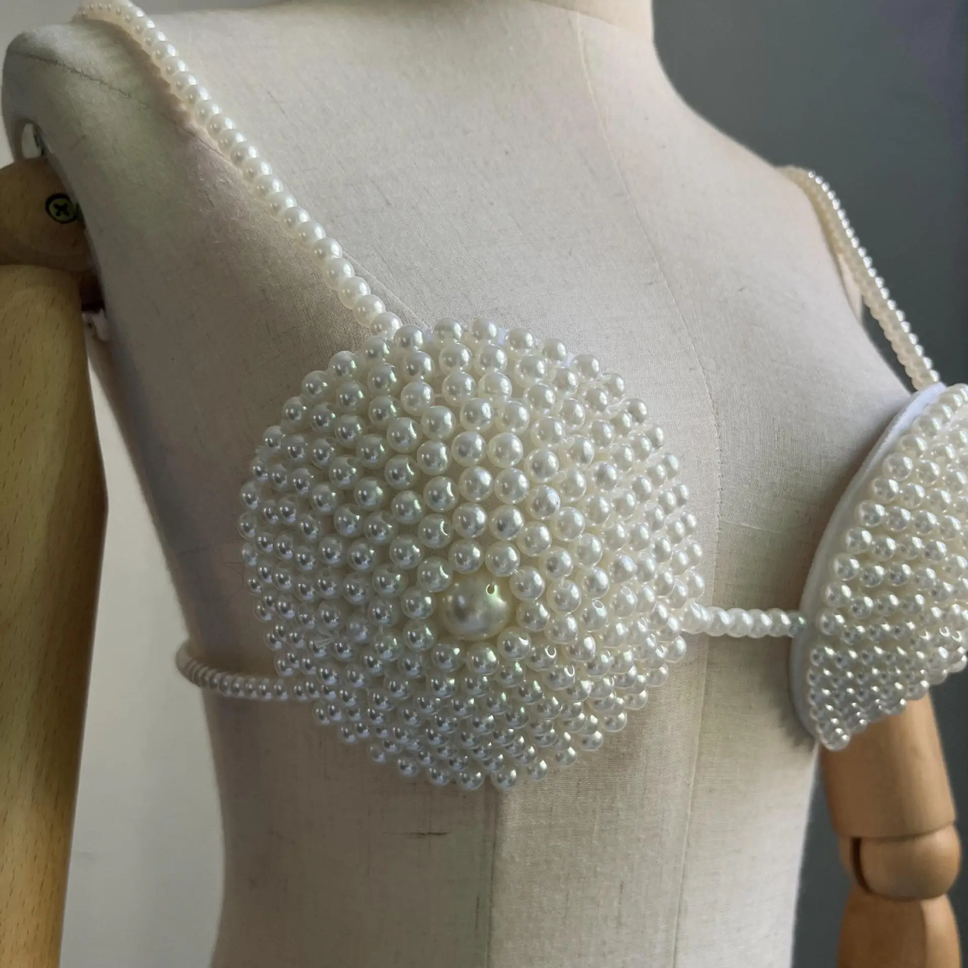 女性のための手作りの模造真珠のビキニ,真珠のボディチェーン,セクシーなアイボリーのホルタートップ,ファッション