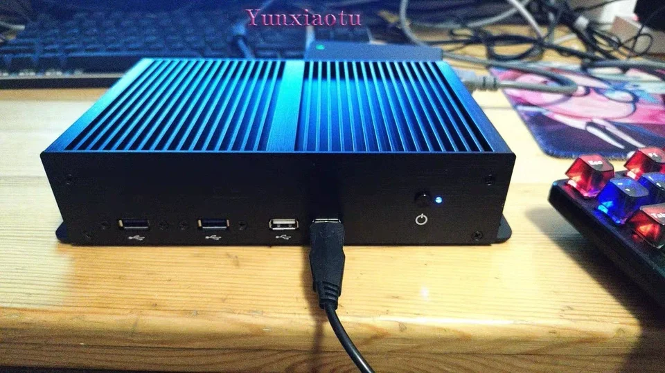 Fanless Mini Industrial PC J1900 Quad Core 2 Gigabit LAN 8 USB 5 COM HDMI VGA Embedded Computer Soft Routerin10 Linux