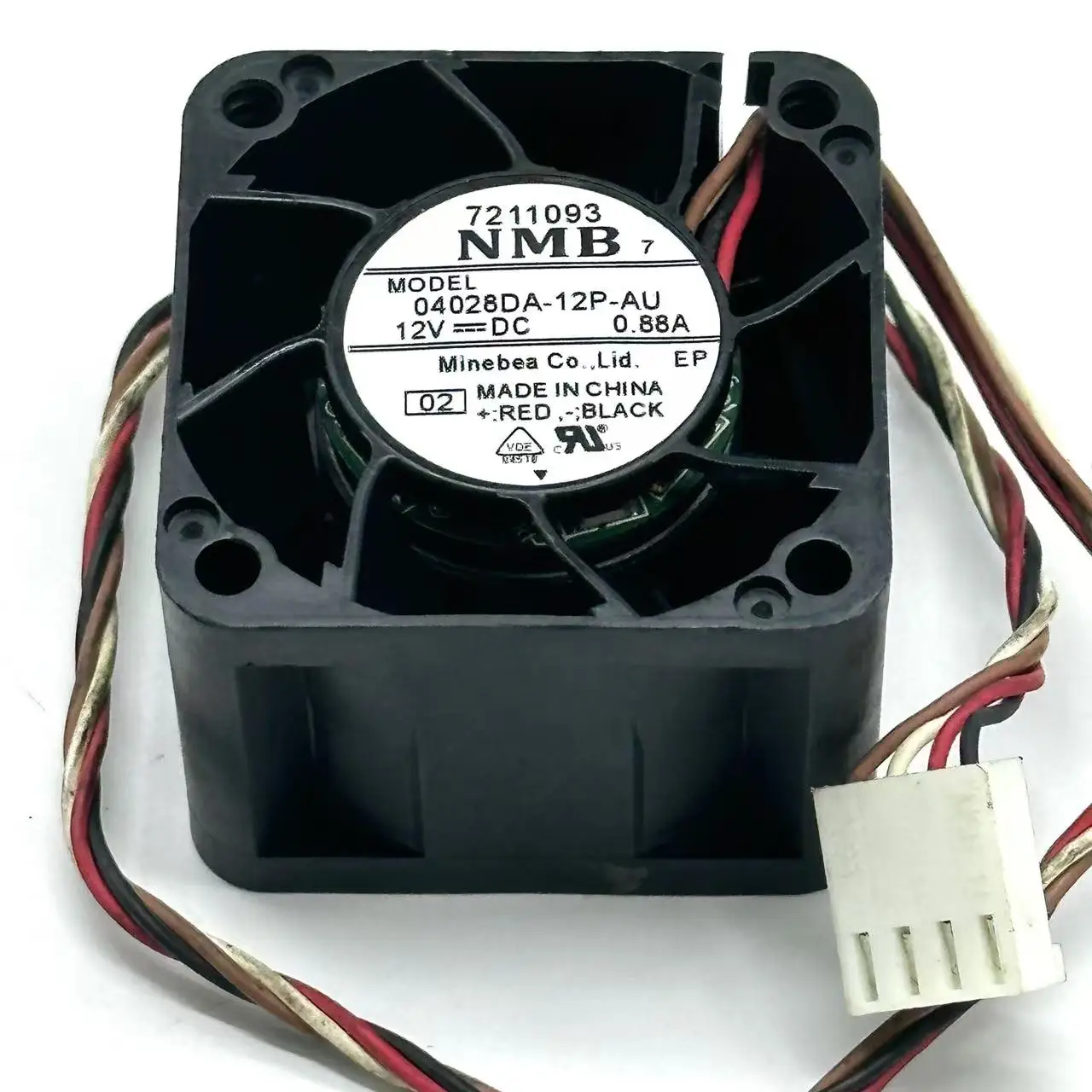 

NMB 04028DA-12P-AU DC 12V 0.88A 40x40x28mm 4-Wire Server Cooling Fan