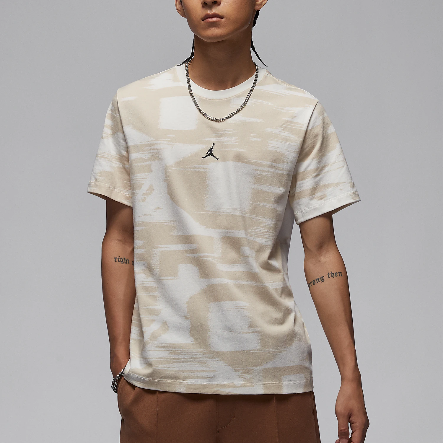 

Оригинальная мужская повседневная спортивная трикотажная рубашка Nike JORDAN с принтом и короткими рукавами FZ1918-113