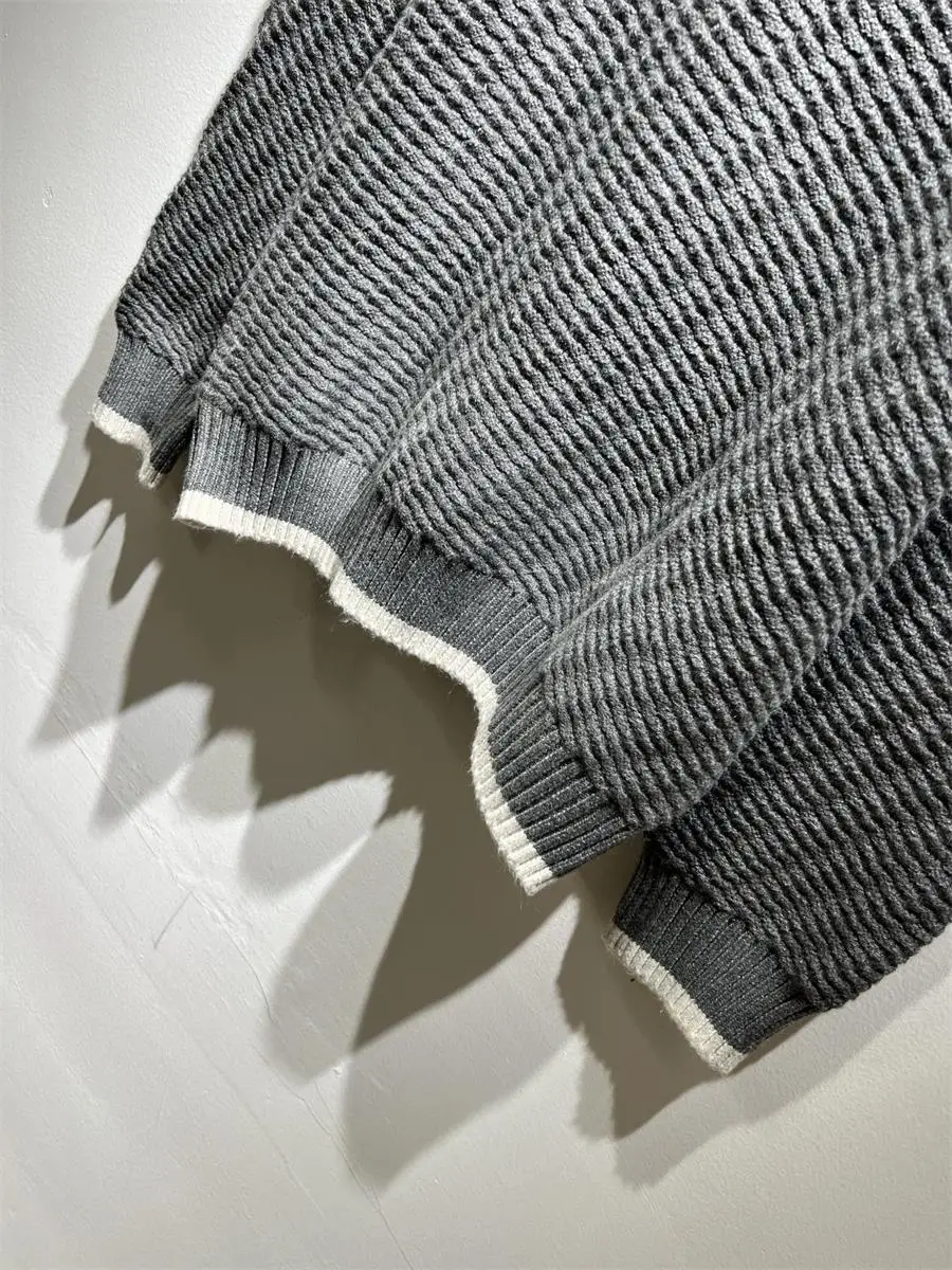 Suéter de manga larga con cuello redondo bordado BC