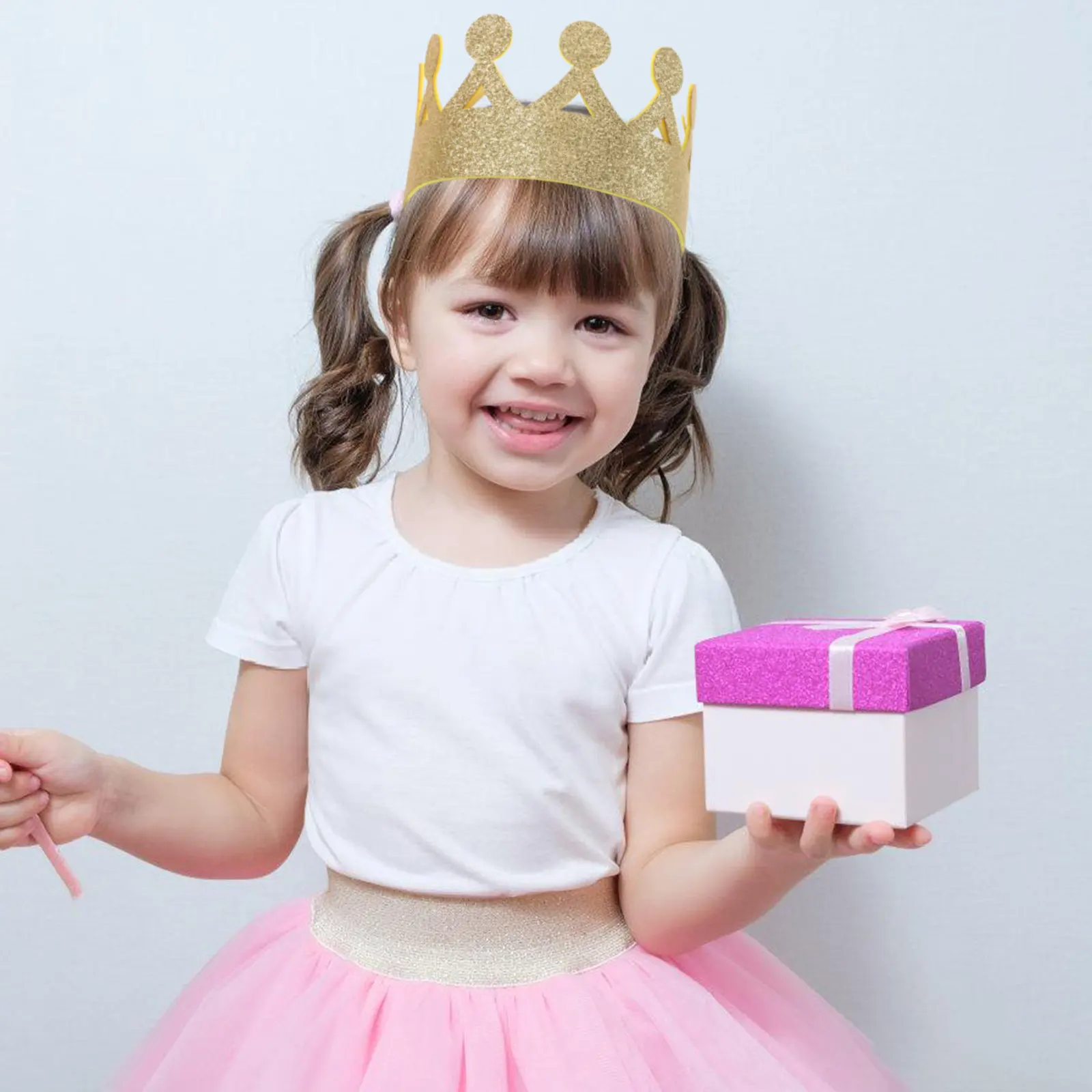 

Набор из 4 золотых корон для дня рождения, детские эластичные повязки на голову с блестками, мягкие фетровые короны для вечеринок, праздников и фотосессий