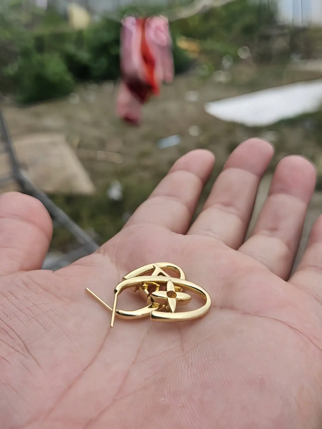 

2 шт. позолоченные асимметричные серьги-кольца с геометрическим узором в виде звезды для женщин