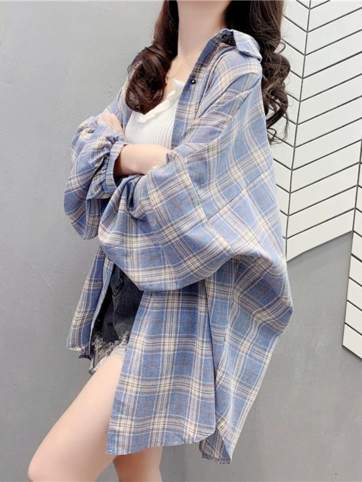 

2025 New Plaid irt Women's Faion Loose Large Size Sun Protection Summer Top Versatile Long Sve Salt System Outerwear