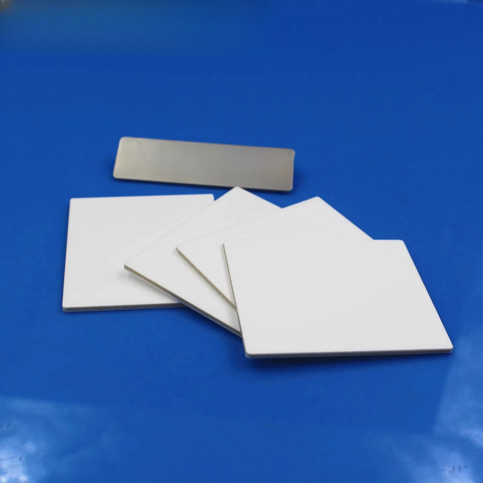 

High-Quality Customized Alumina Ceramic Sheet Square Substrate 10x10/20x20/50x50/80x80mm for Thermal Management