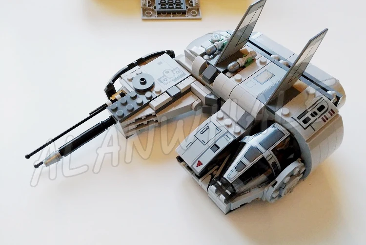 678 Stück Space Plan Resistant Troop Transporter Senkung Ramp 10577 Bausteine Spielzeug kompatibel mit Modell