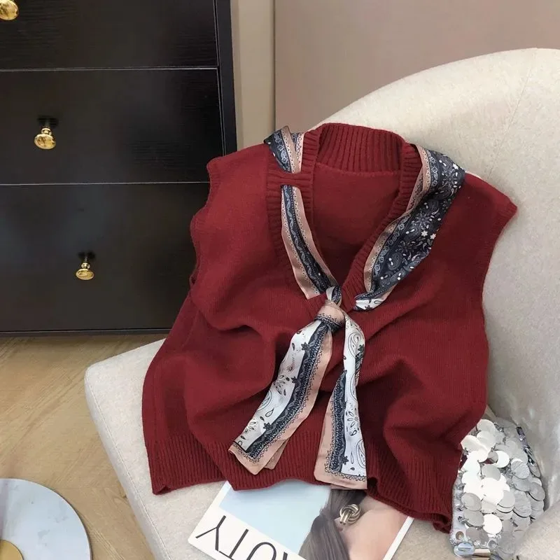 

Новый шелковый жилет с v-образным вырезом для женщин, осенний дизайн, темперамент и универсальный вязаный топ без рукавов