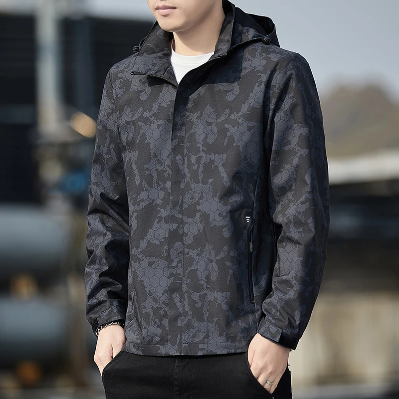 

Мужская уличная куртка New 2026: Весенняя повседневная ветрозащитная куртка-софтшелл с капюшоном, камуфляжная, с длинными рукавами, на молнии, из полиэстера
