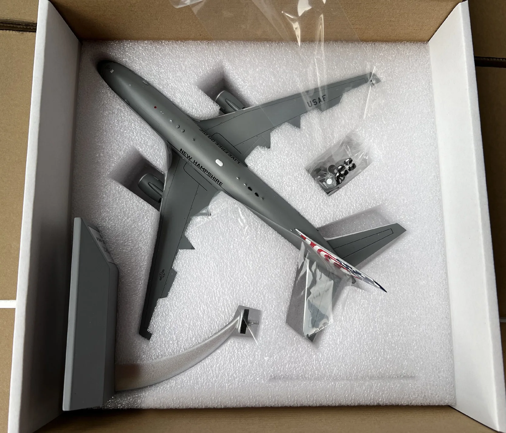 B-M 1/200 US KC-46 aerial refueling aircraft model B-767 76064  Alloy finished product collection model