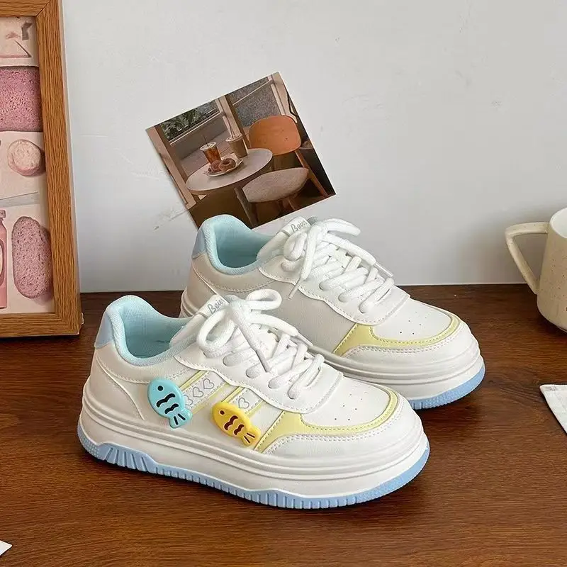 Women's shoes 2025 spring new item niche bread shoes women's thick soled versatile board shoes white shoes women