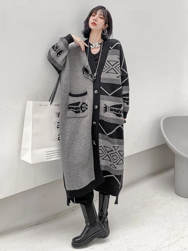 [EAM] Gray Pattern Big Size Long Knitting Cardigan Sweater V-Neck Long Sleeve Women New Fashion Tide Spring Autumn 2024 1DH7635