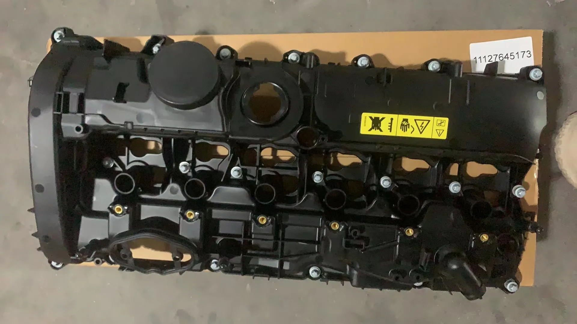 OE 11127645173 Auto Parts Cylinder Head Valve Cover with Gasket for BM W M140i M240i 340i 440i 540i 640i 740i X3 X4