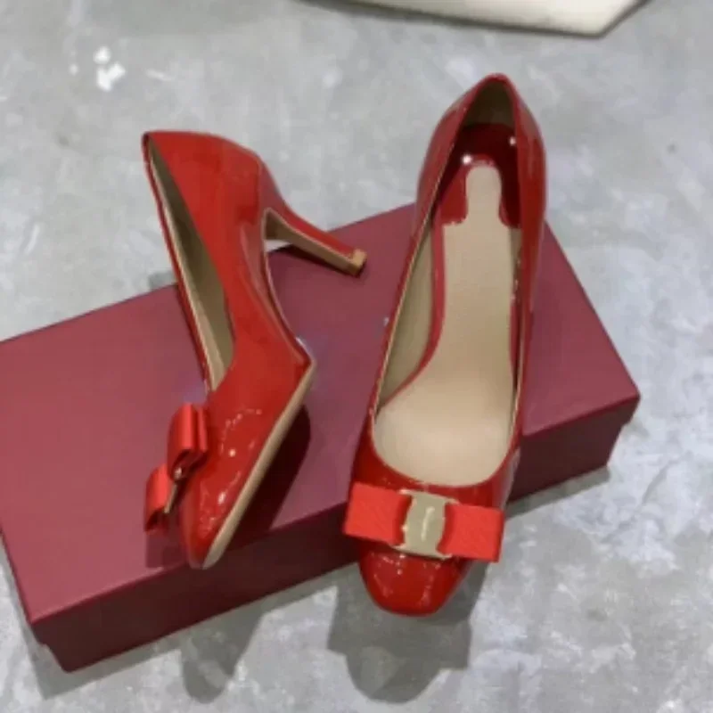 2024 New Round Head Bow Fabric Buckle Middle Heel Low Heel Lacquer Leather Solid Color Shining Comfortable Single Shoe Women