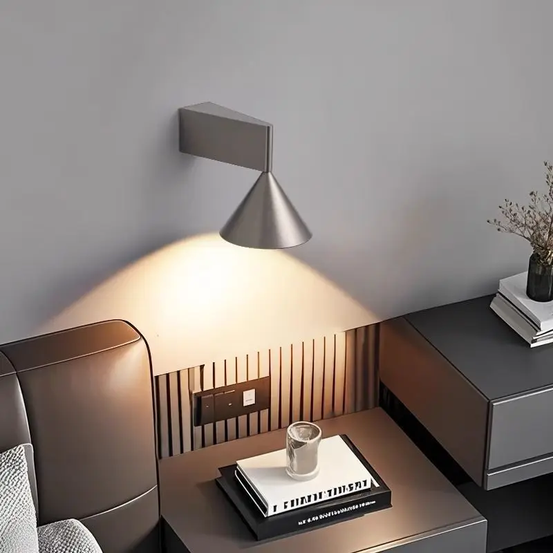

Итальянский минималистичный прикроватный настенный светильник, новый дизайн, 2025 год, коническая геометрия, дизайнерский фон, настенный декор для коридора, комнаты