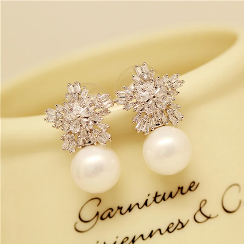 2022 NEW Pearl Earrings Woman Fashion Snowflake  Earrings Fashion Temperament Butterfly Earrings Elegant Lady Jewelry Wedding