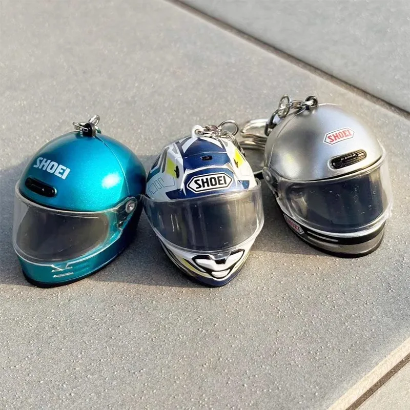 De 1,5e installatie heeft een gesimuleerde SHOEI-veiligheidshelmhanger Gacha fietshelm beeldjemodel als vakantiecadeau speelgoed