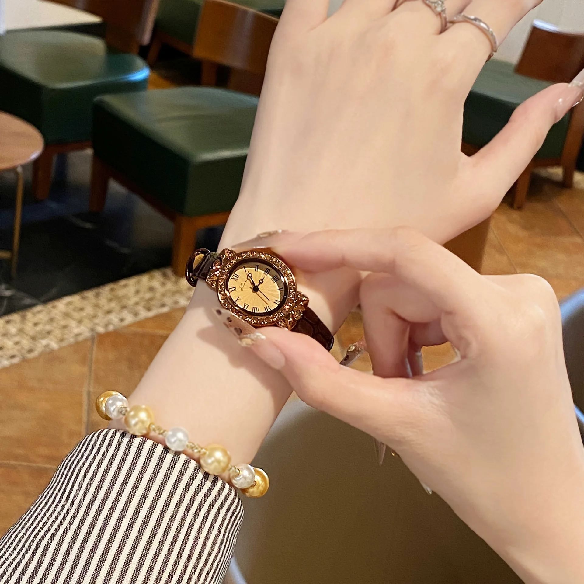 New Women'S Watch, Vintage And Exquisite Oval Small Dial Watch, A Creative Gift For Women, A High-Quality Selected Timepiece.