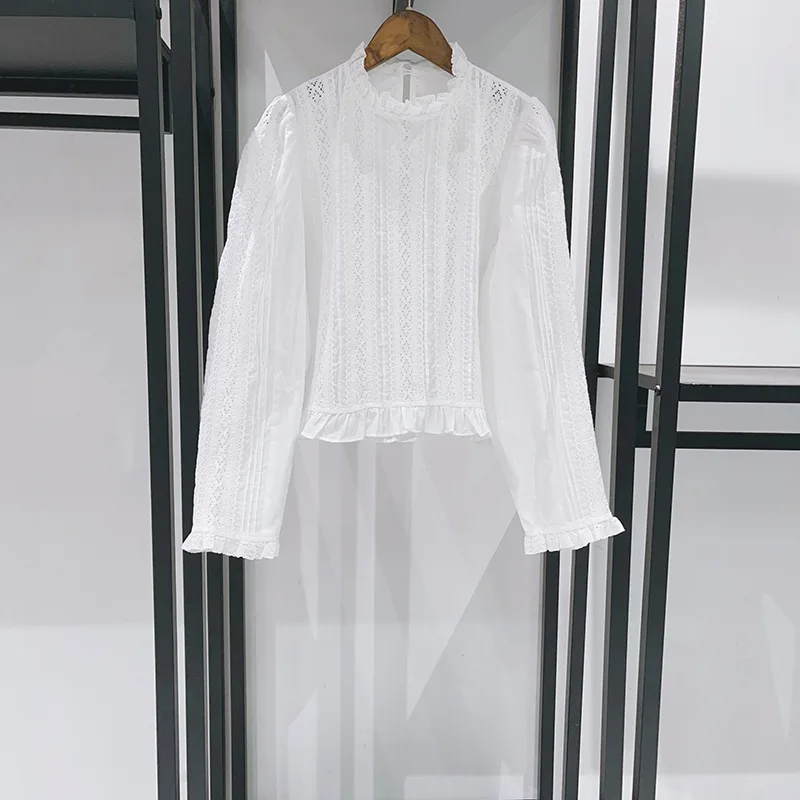 Damska nowa koszula z koronkowymi wstawkami na wiosnę i lato 2026, elegancka bluzka biurowa z długim rękawem i ażurowymi detalami.