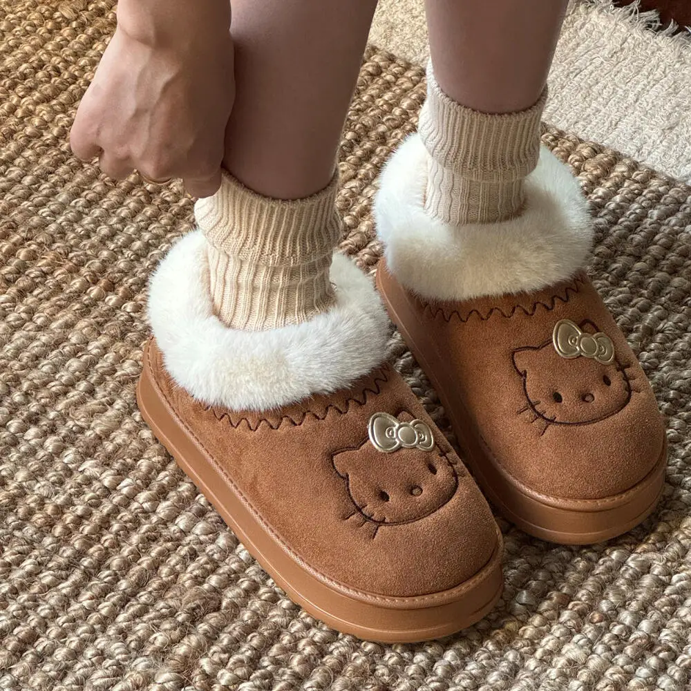 Simpatici stivali da neve da donna invernali Hello Kitty Pantofole di cotone calde Scarpe di peluche anime Scarpe antiscivolo per ragazze calde con fondo spesso