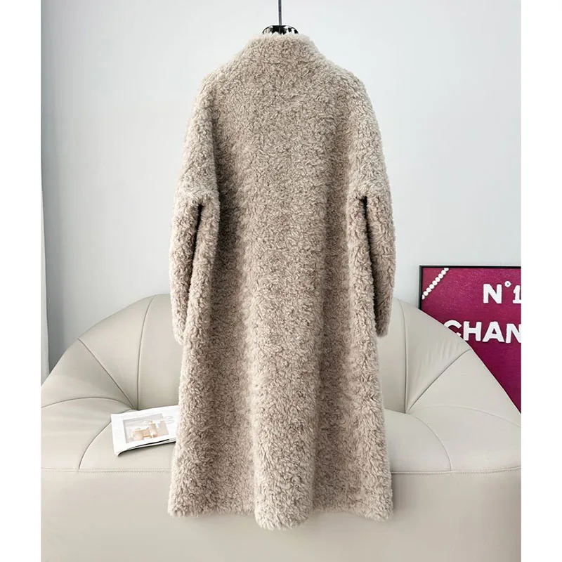 Płaszcz z czystej wełny z kołnierzem stójką, długi, jednolity kolor, z futra owczego, nowy model damski na jesień i zimę 2026, zintegrowany płaszcz z futra jagnięcego.