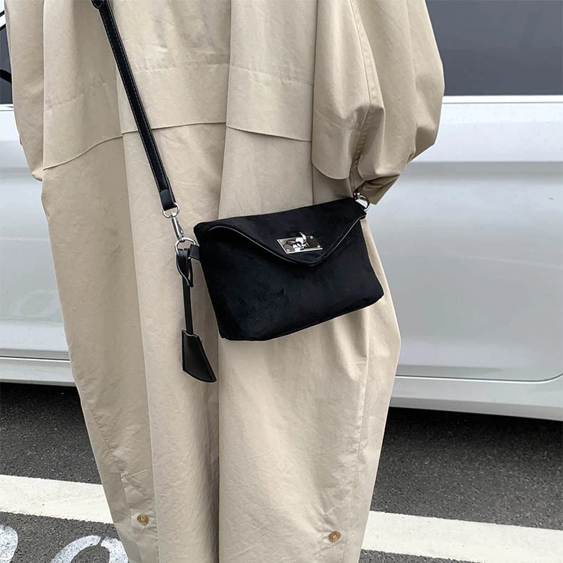 

Unique Casual Fashionable Clutch Bag with Solid Color High-End Elegance for Business and Leisure Occasions