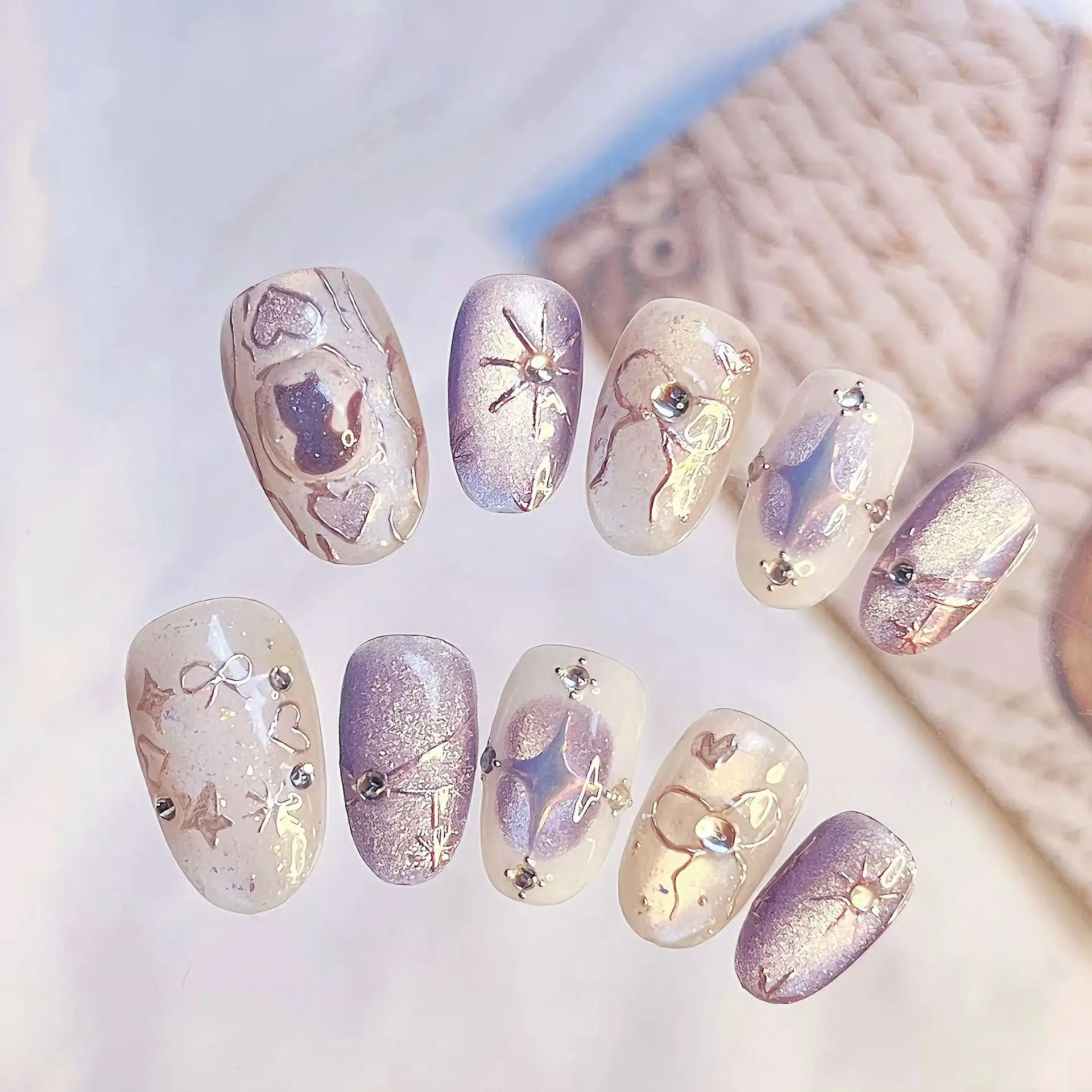 

24pcs Cat's Eye Purple False Nail Tip Spring Aurora Starlight Rhinestone Design Fake Nail Reusable Short Oval Press on Nails Art