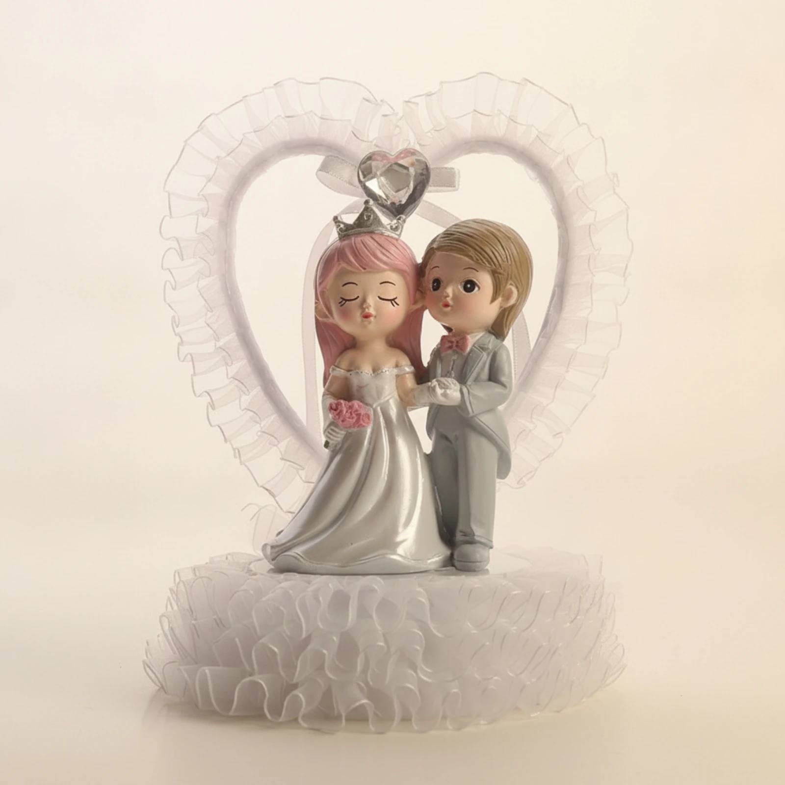 Couple Figurine with Heart Frame Resin Wedding Cake Topper Cake Topper with Bride and Groom Decorative Bride and Groom Figurines
