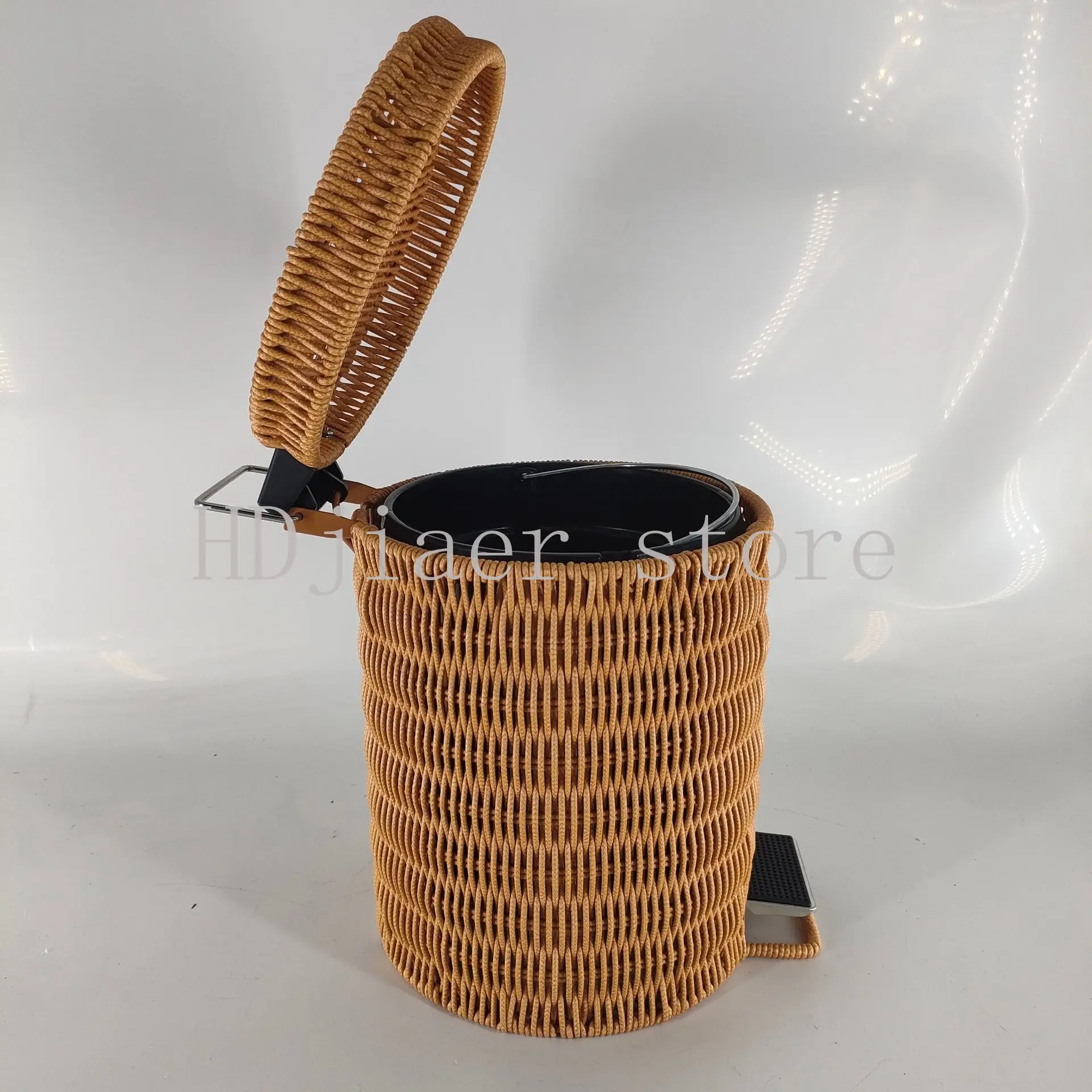 

Rattan Weaving Slow-Descending Trash Bin: Simple Nordic Style, Perfect for Hotels and Home Use