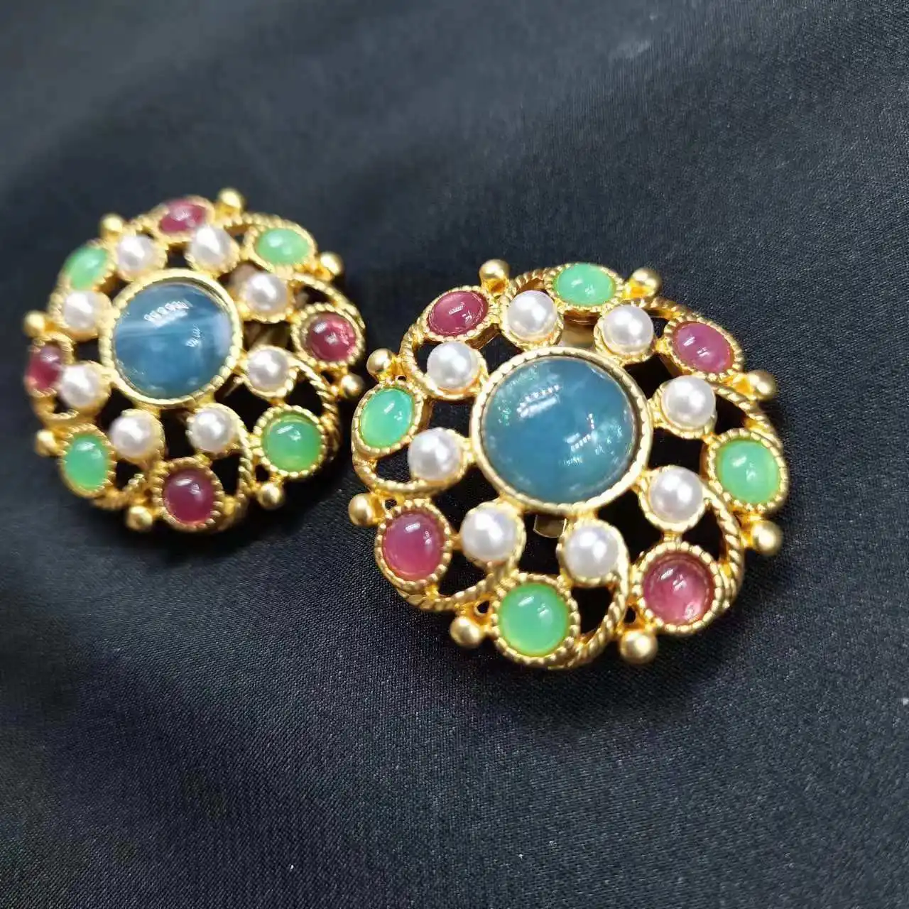 

Винтажные серьги, новый роскошный нишевый дизайн, жемчужные красочные серьги-клипсы из смолы, ювелирные изделия в стиле ретро, серьги-гвоздики с цветком