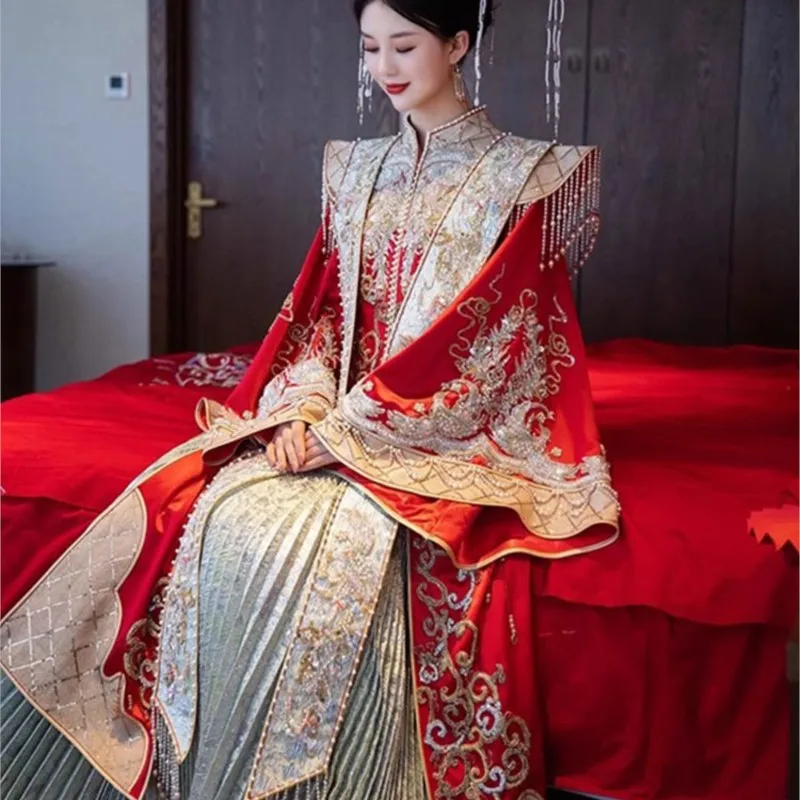 

A complete set of new-style large-sized phoenix crown and red wedding dress