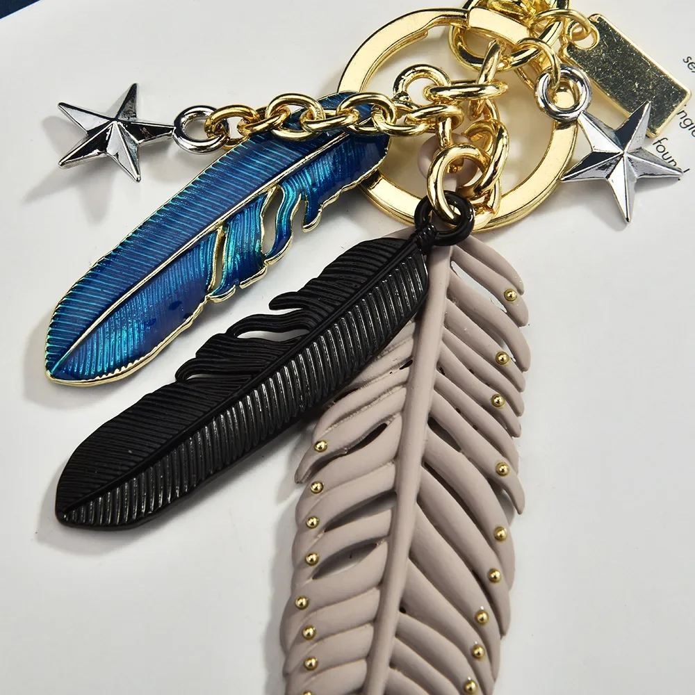 2025 พวงกุญแจขนนกรูปดาวสวยงาม เครื่องประดับแฟชั่น จี้พวงกุญแจที่ออกแบบอย่างหรูหรา