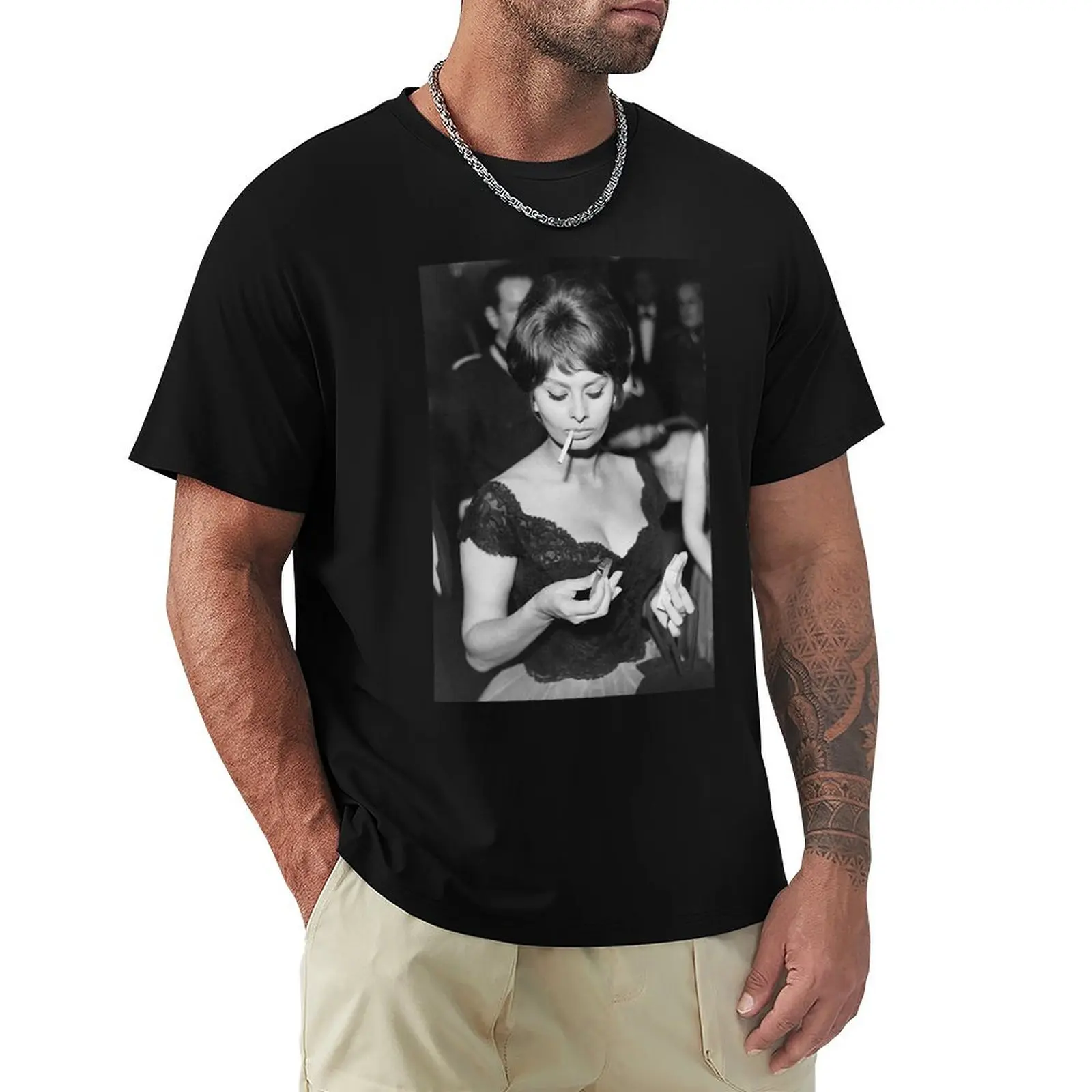 Natural Passionate Joy Acting Sexy Beauty Sophia Loren Smoking Gift Movie Fans T-Shirt Basic Regular Fit Casual T-Shirt