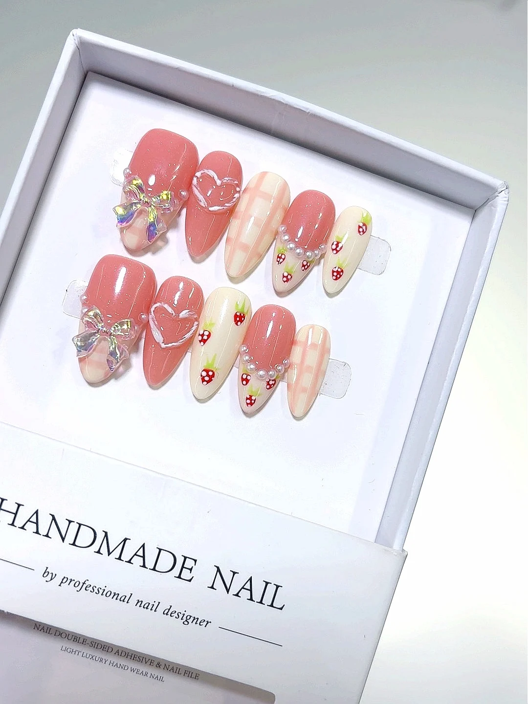 

Пресс для клубничного бантика миндаля на ногтях (C441)